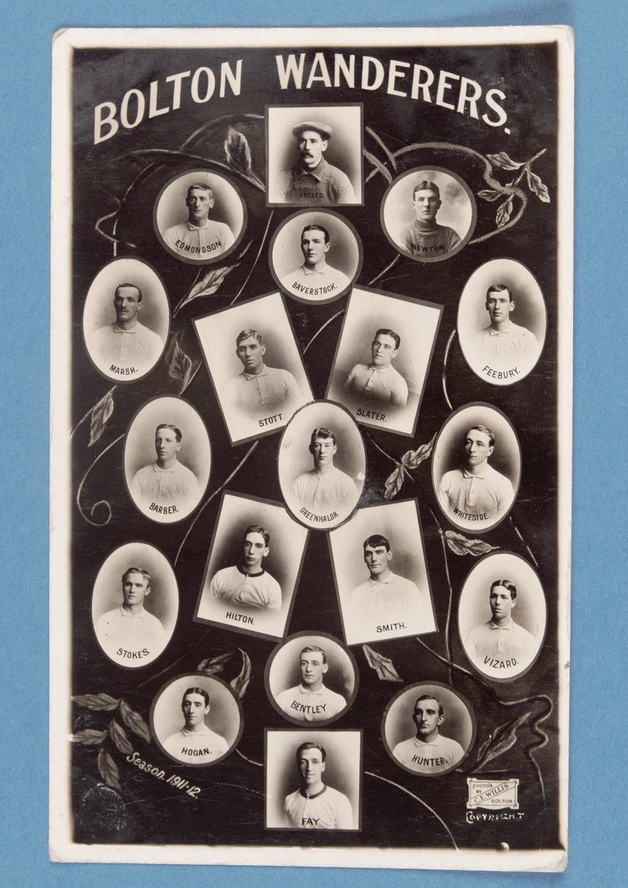 Postal de jugadores del Bolton Wanderers FC, temporada 1911-12 de English School