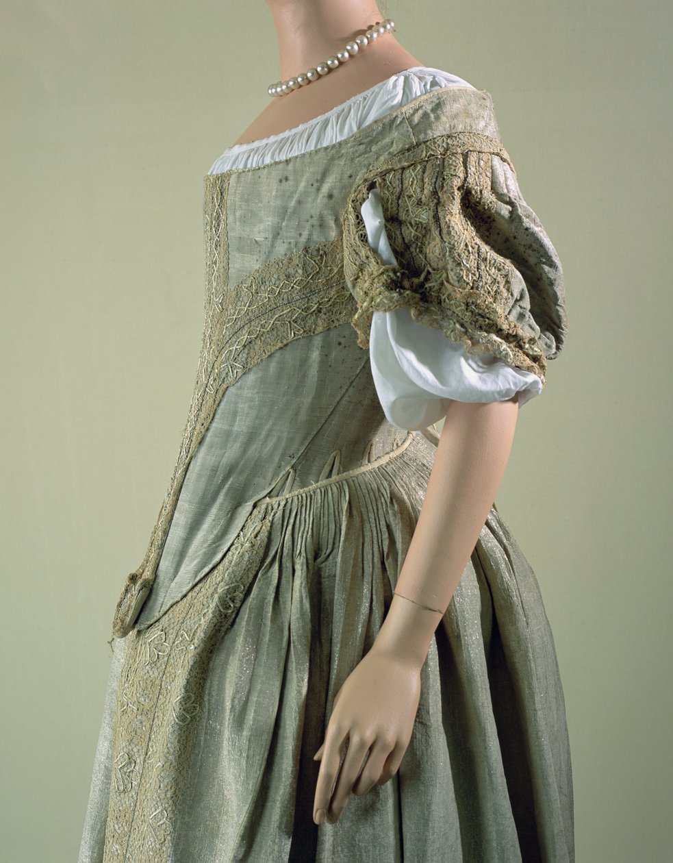 Vestido de tejido de plata, 1660s de English School