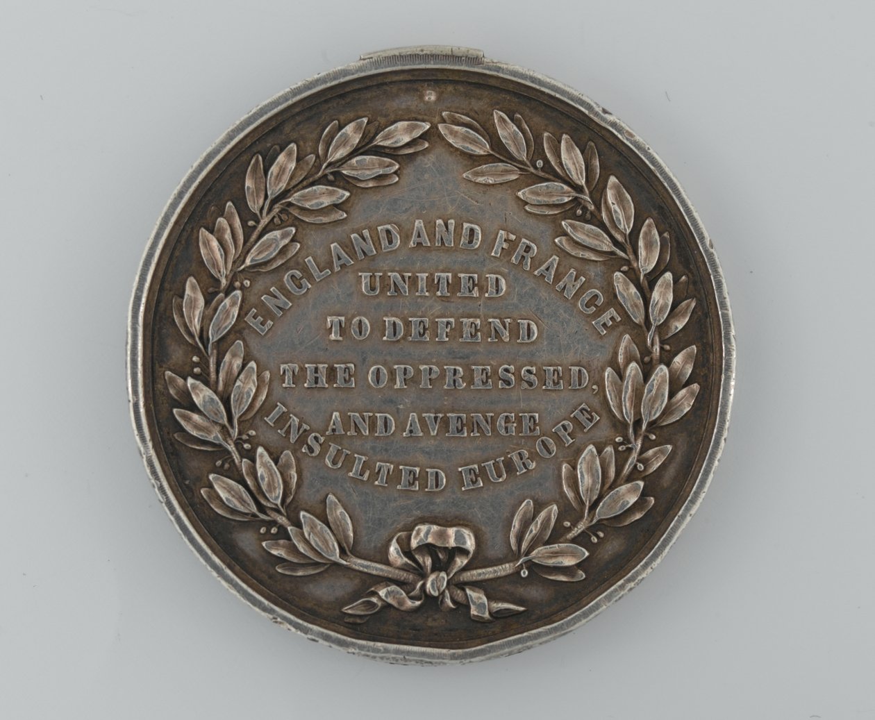 Medalla del Fondo Patriótico de Plata que conmemora la alianza entre Inglaterra y Francia 1854, otorgada por el Alcalde de Dover, 1855 de English School