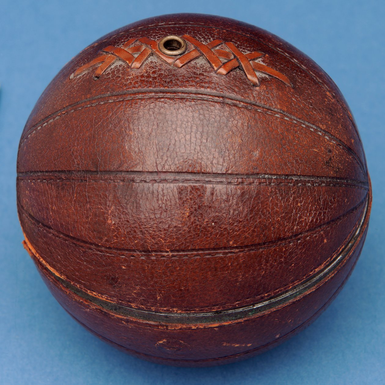 Dispensador de cuerda en forma de balón de fútbol de English School