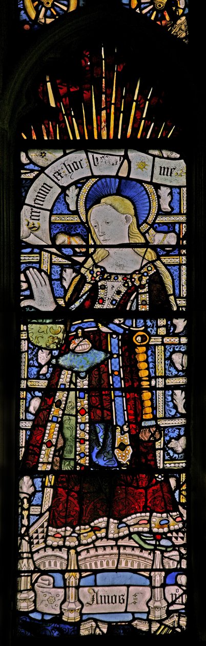 La ventana este (Ew) que representa a la Virgen María (figura compuesta) - con joyas de vidrio incrustado de English School