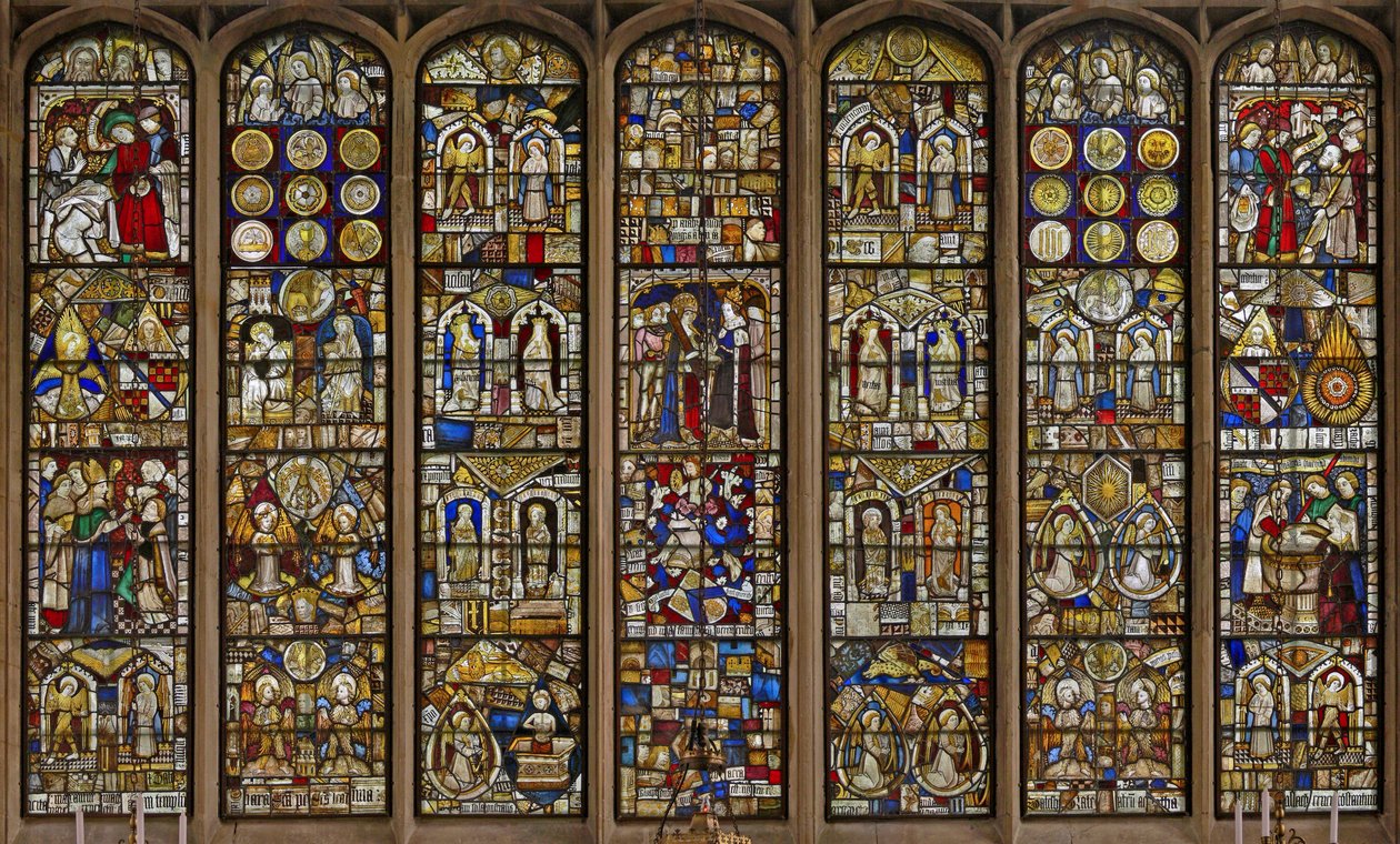 La ventana este con una notable colección de paneles de English School