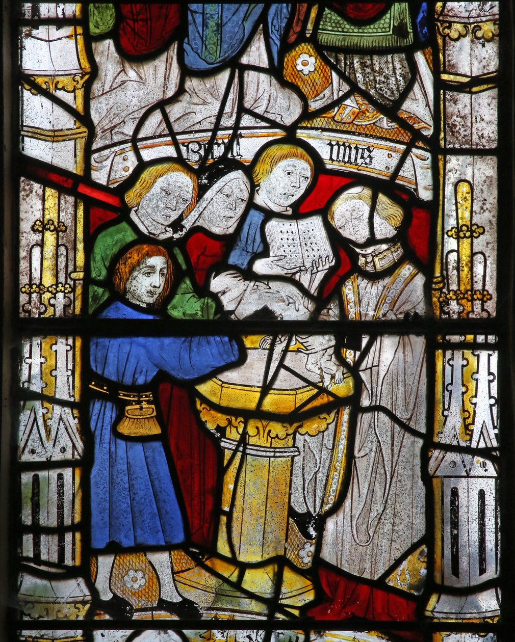 Ventana que representa los Siete Sacramentos: Bautismo de English School