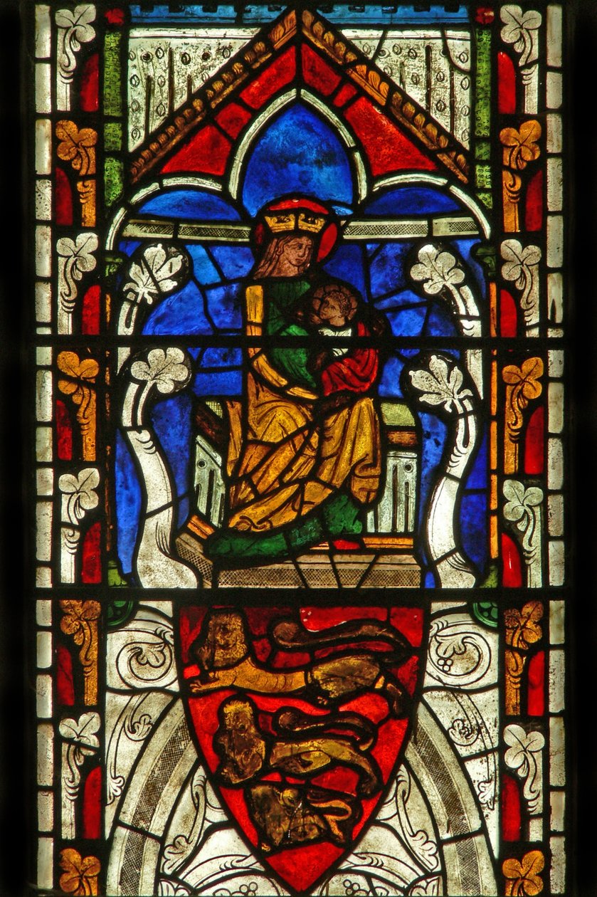 Ventana Ew que representa a la Virgen y el Niño y los brazos de Inglaterra de English School