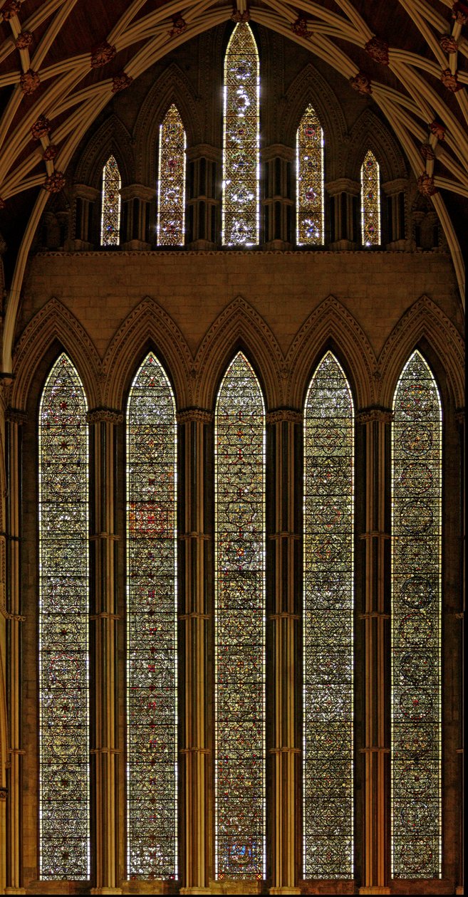 Ventana Cinco-Hermanas que representa grisalla de English School