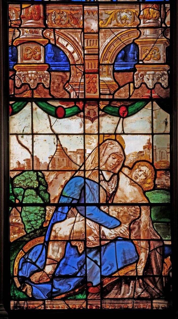 Ventana N2 que representa la Piedad de English School