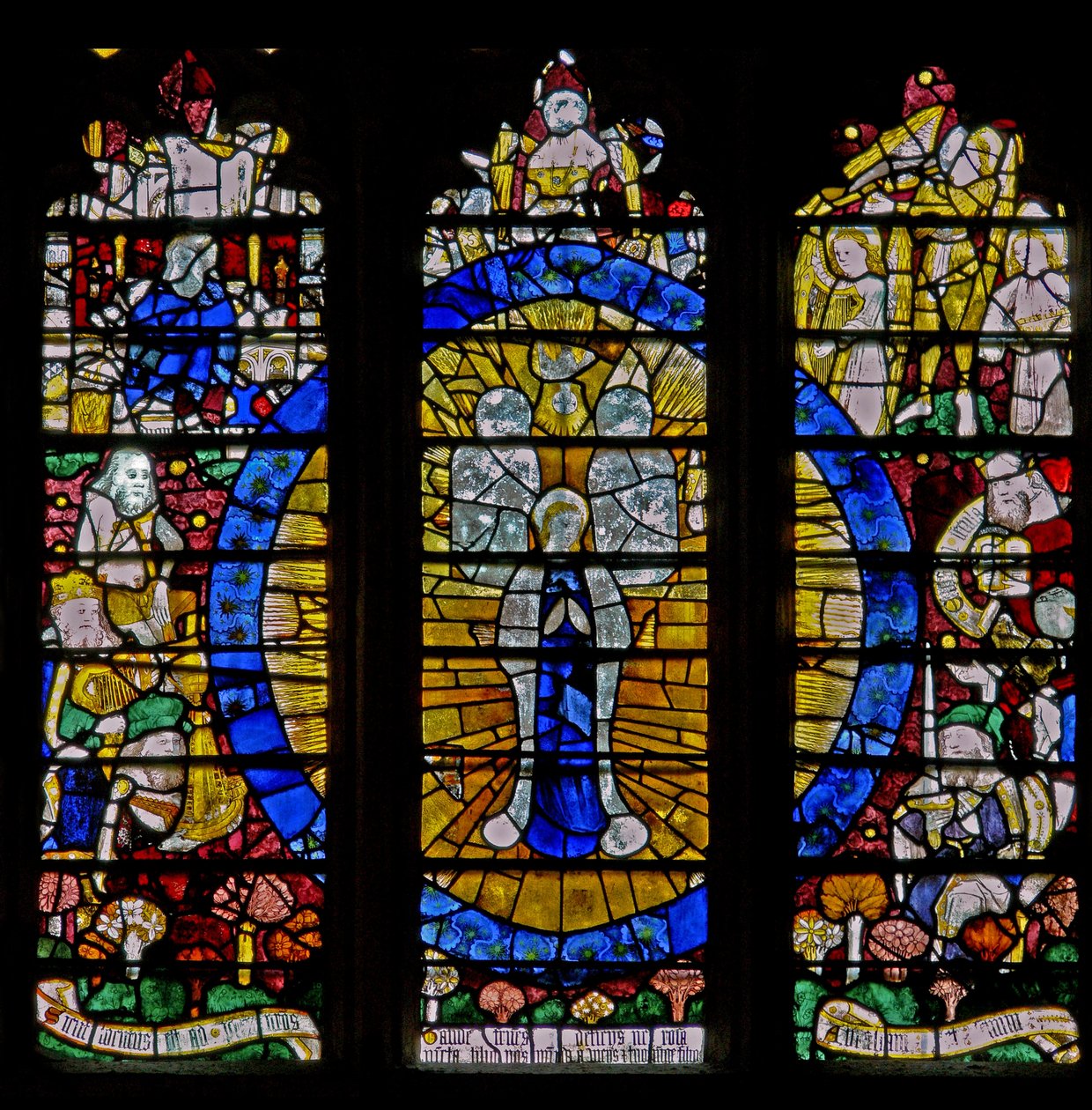 Ventana N5 que representa la ventana del transepto norte: la Asunción de la Virgen y otras escenas de English School