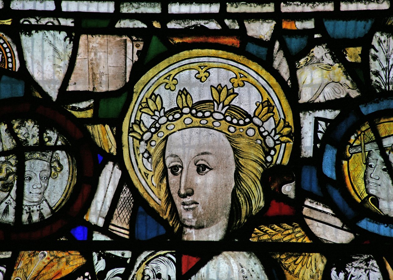 Ventana NW que representa una cabeza femenina, coronada y santificada de English School