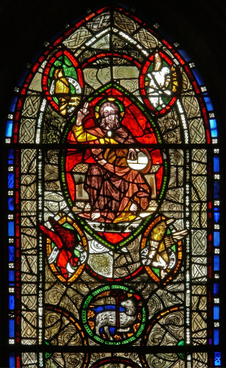 Ventana S representando a Cristo en Majestad rodeado de símbolos de los Evangelistas de English School