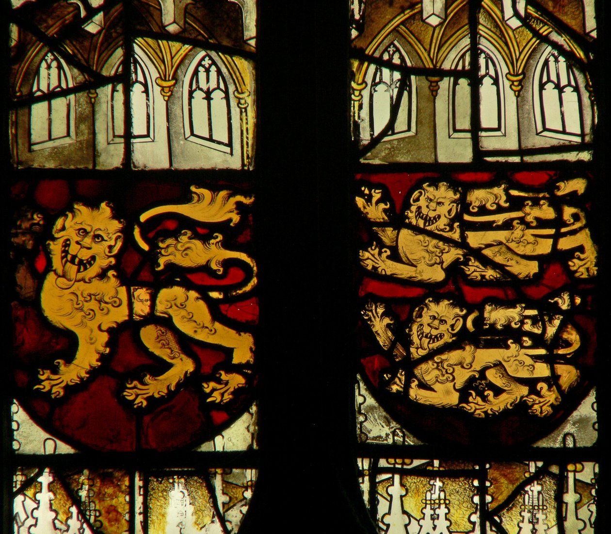 Ventana que representa el escudo de armas real de English School