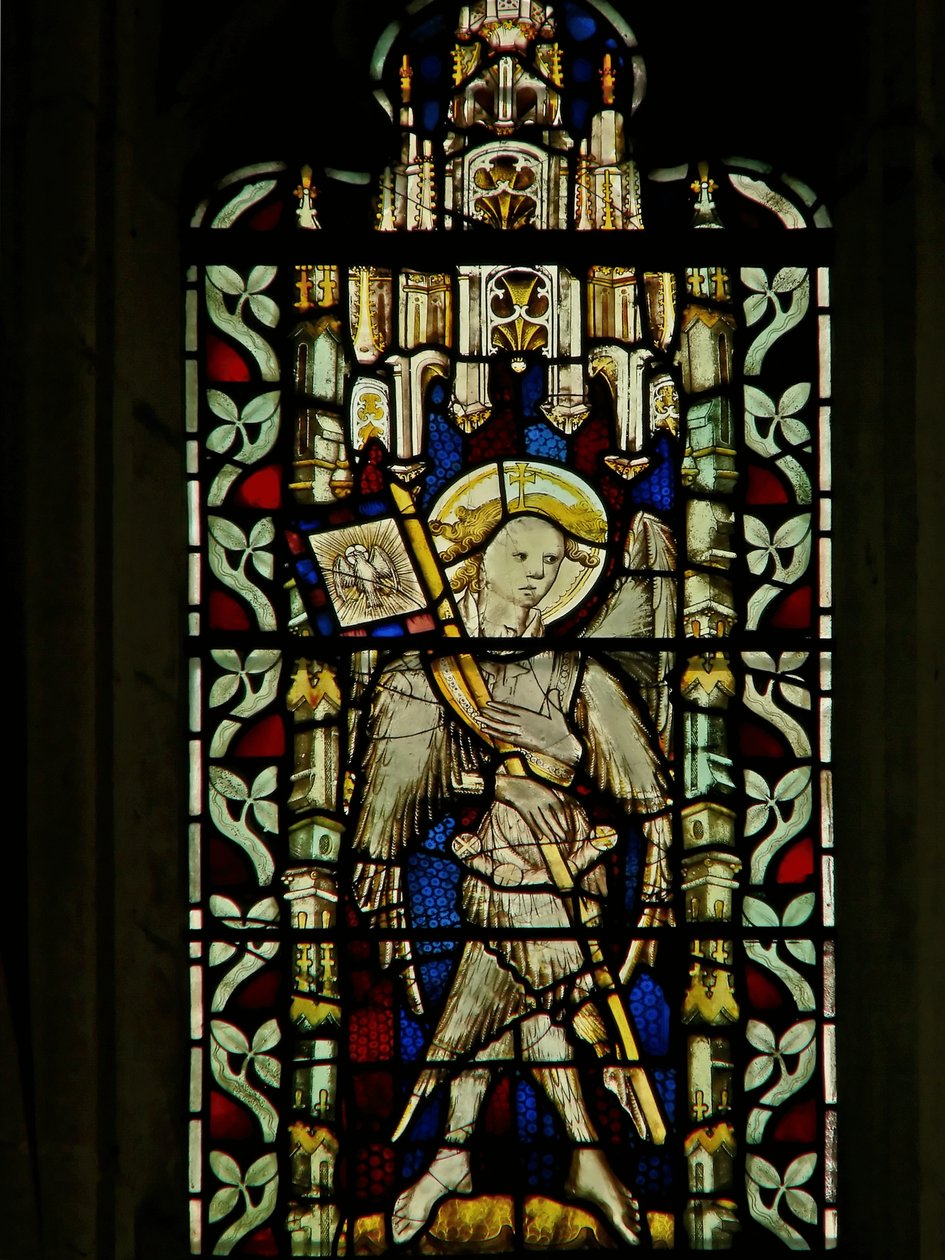 Ventana que representa al ángel Gabriel de English School