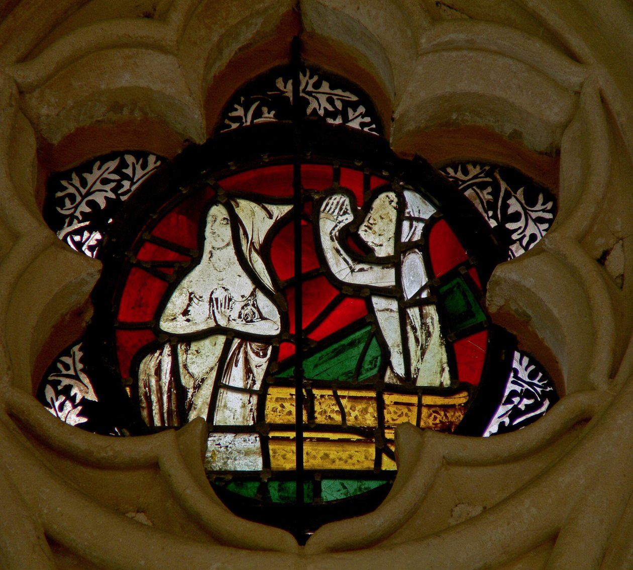 Ventana en la Sala Capitular que representa una escena del Juicio Final: almas resucitando de English School