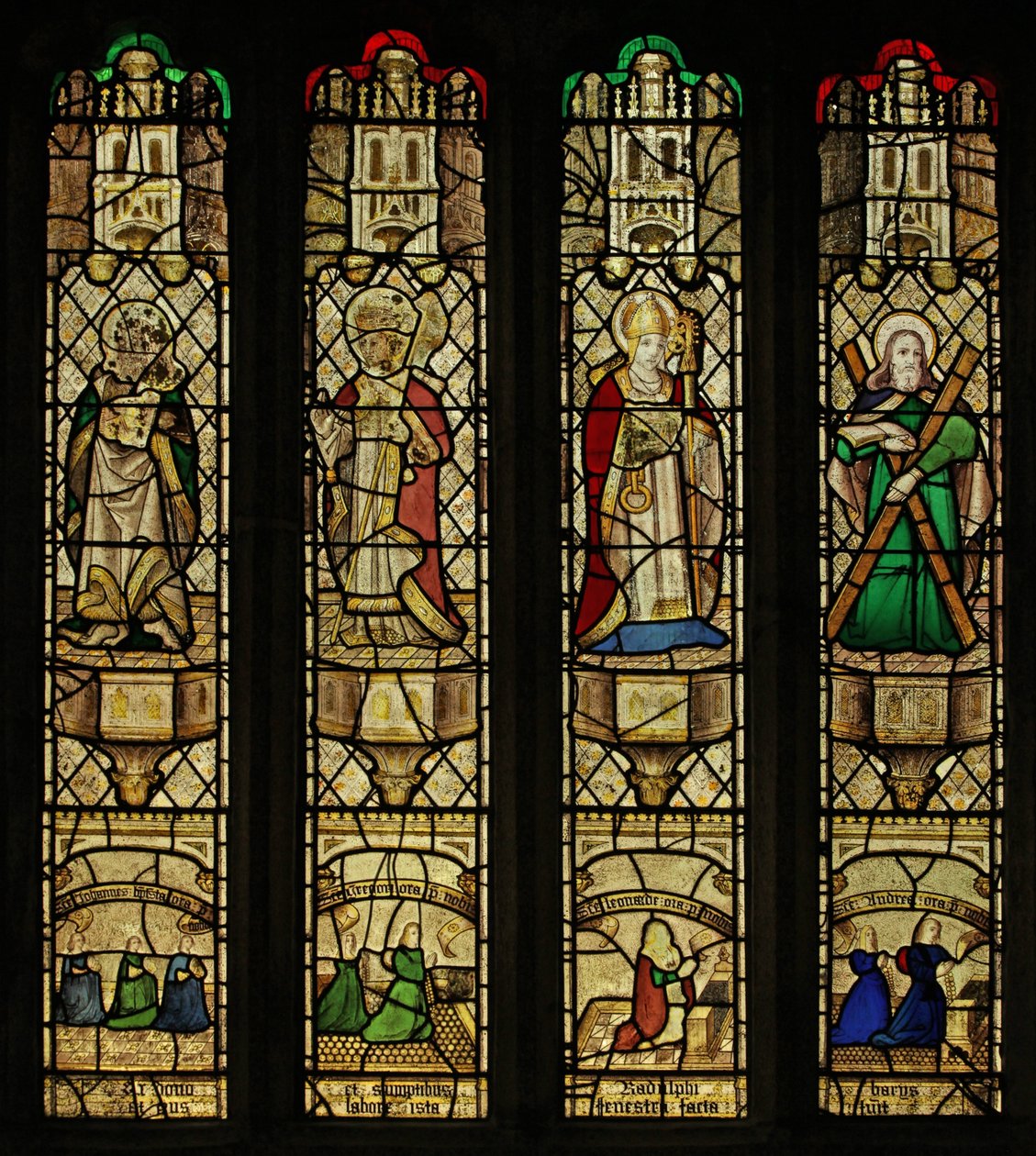 Ventana n2 que representa a San Juan, San Gregorio, San Leonardo y San Andrés de English School