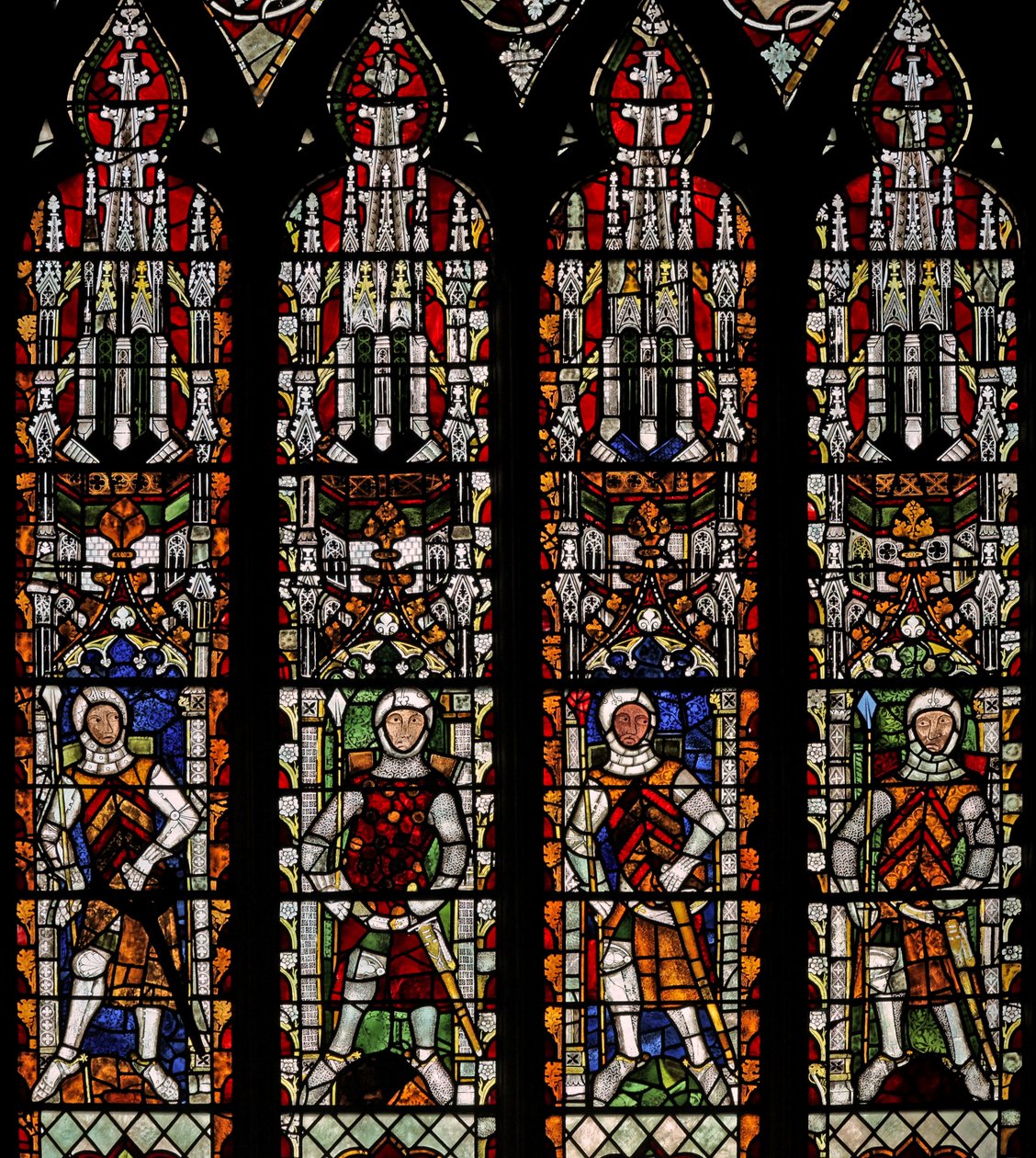 Ventana s4 que representa a caballeros de Clare y William Lord de la Zouche de English School