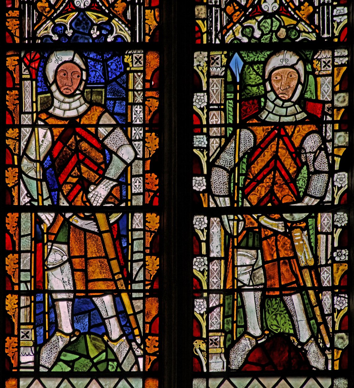 Ventana s4 que representa a William Lord de la Zouche y Gilbert I de Clare de English School