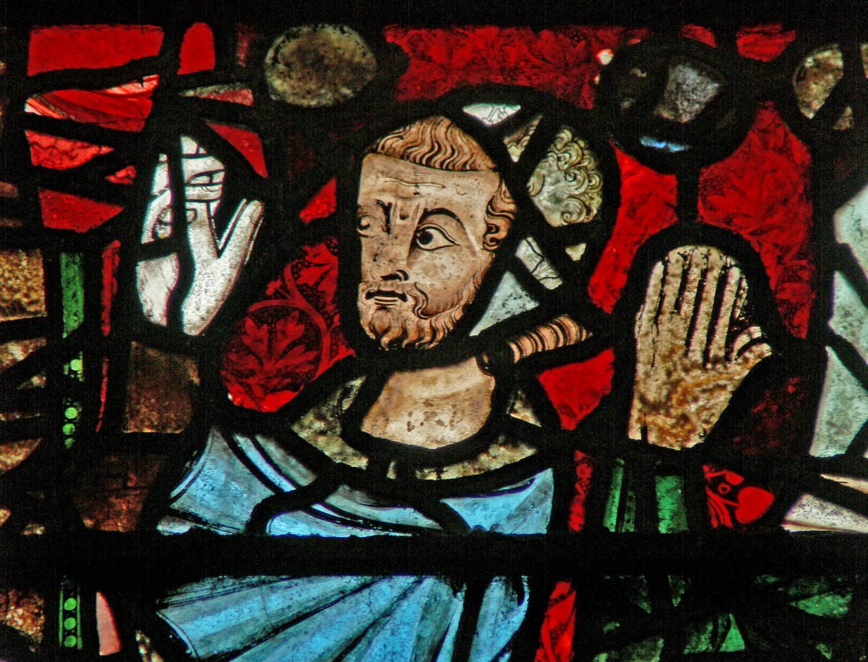 Ventana w39 que representa las figuras de los donantes de English School