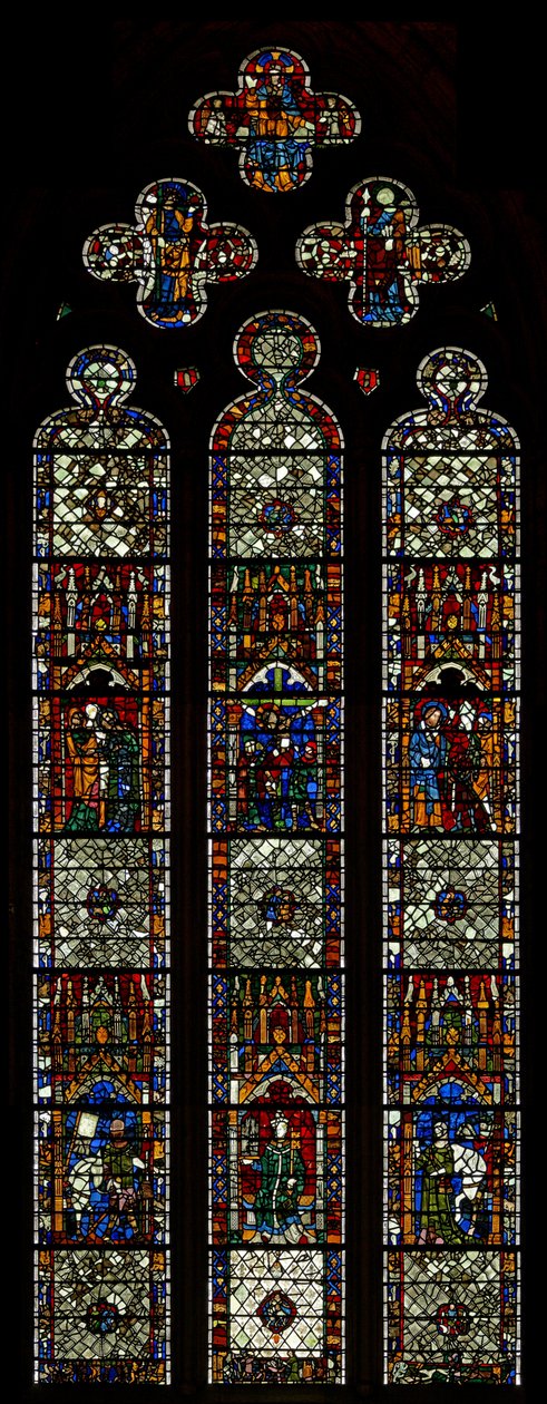Ventana w40 que representa a San Pedro y ventana de Peregrino de English School