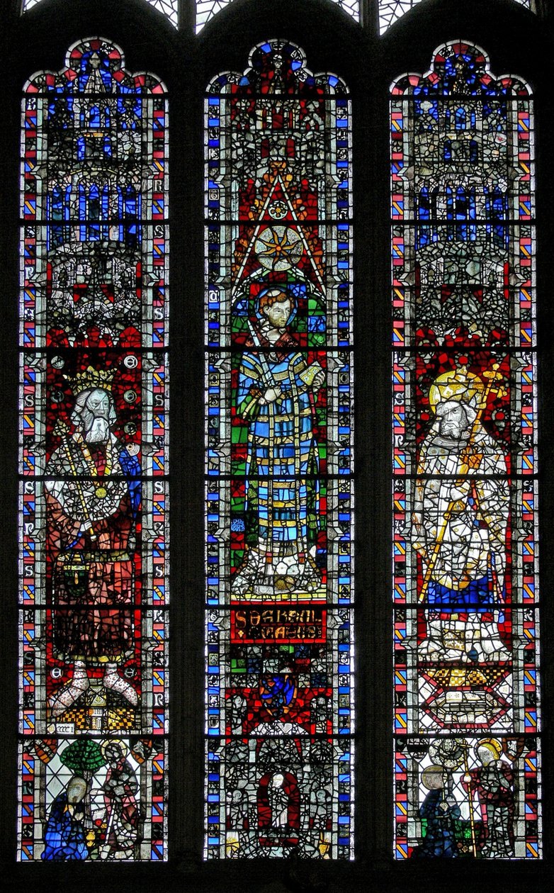 Ventana w4 que representa a San Eduardo el Confesor, San Vicente, San Pedro de English School