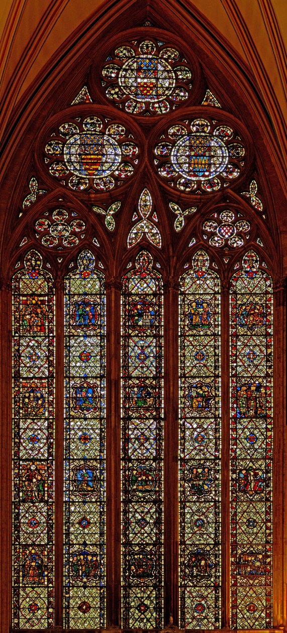 Ventana w61 que representa escenas de la vida de San Tomás Becket: también Santa Margarita, San Nicolás, San Juan Bautista y San Edmundo de English School