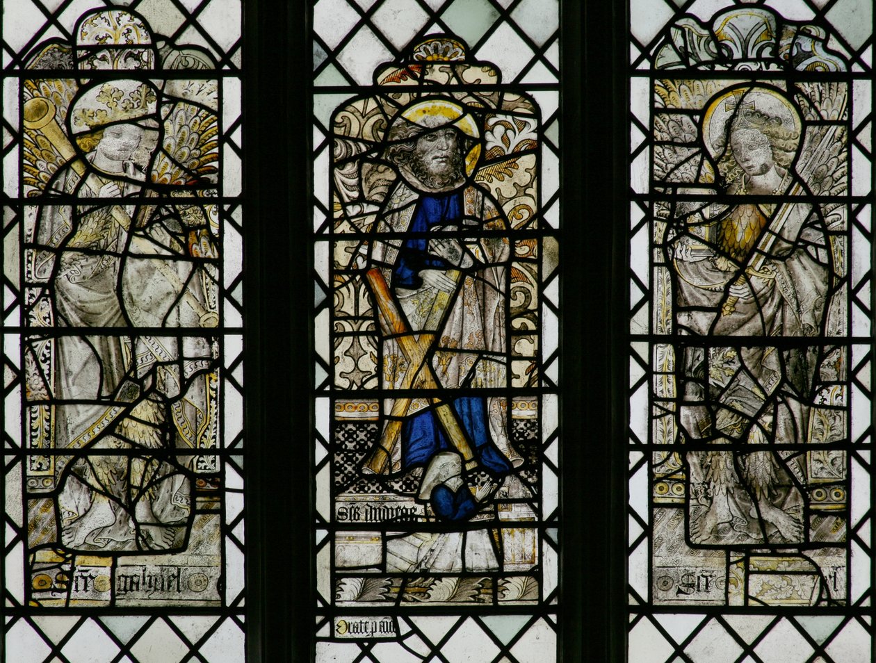 Ventana w8 que representa a San Andrés, San Gabriel, San Rafael de English School