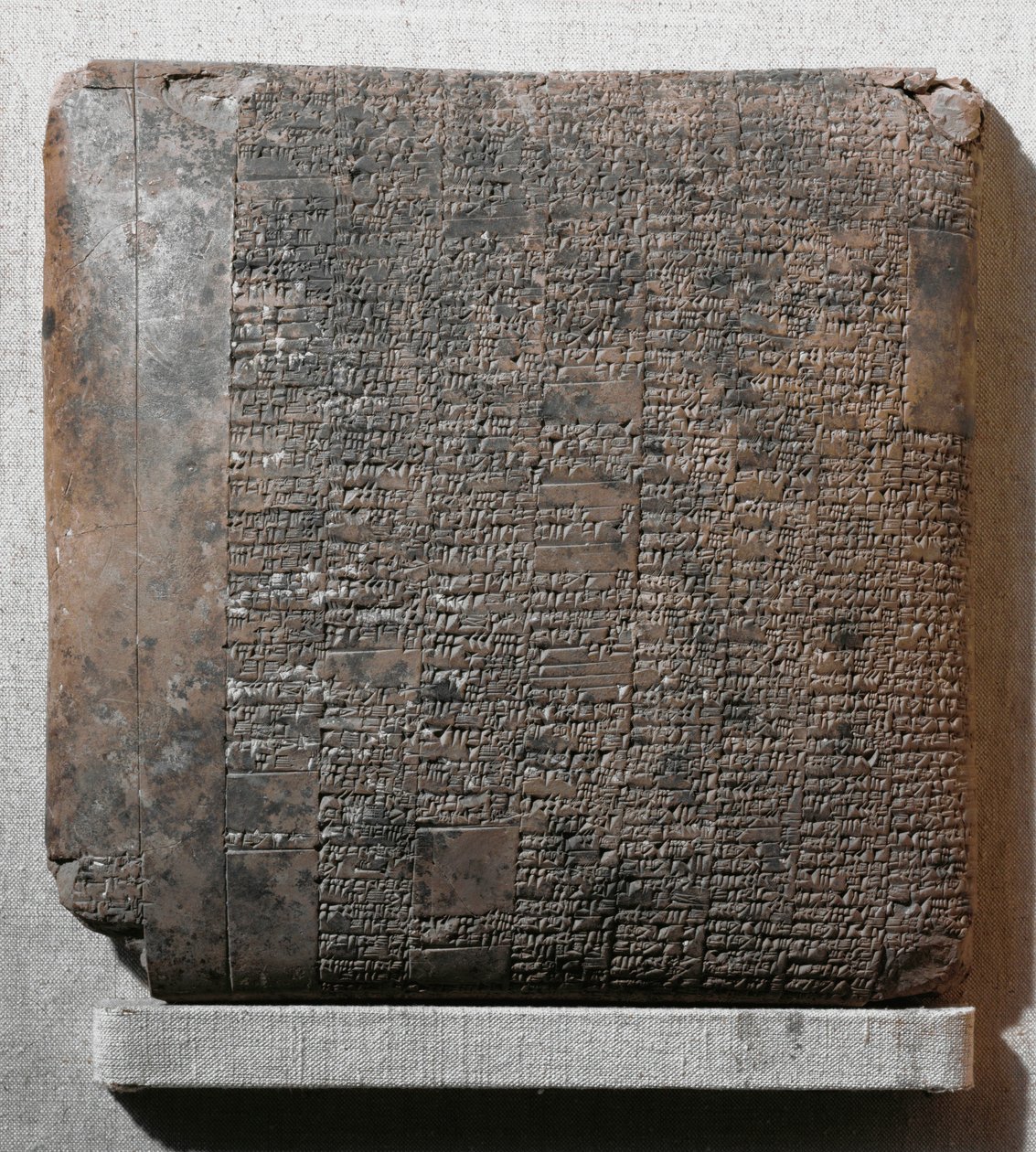 Informe anual relativo a la producción de madera y caña de la ciudad de Unna, fechado en el año 4 del reinado de Bur-sin ... de Erich Lessing