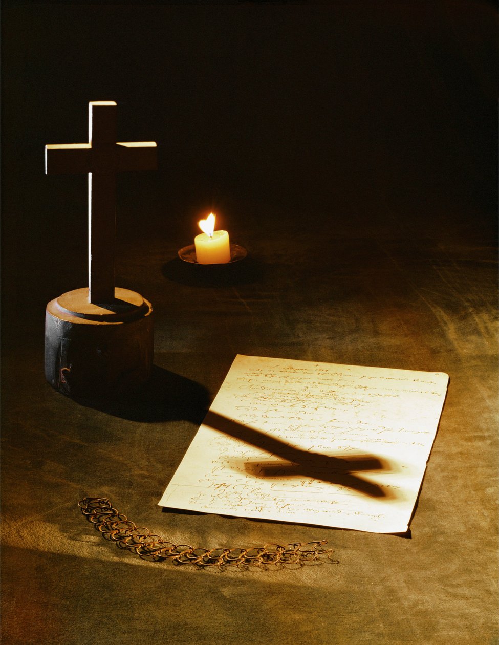 El cinturón de castigo de plata de Blaise Pascal, su cruz de piedra y el manuscrito de "Le Memorial" (foto) de Erich Lessing