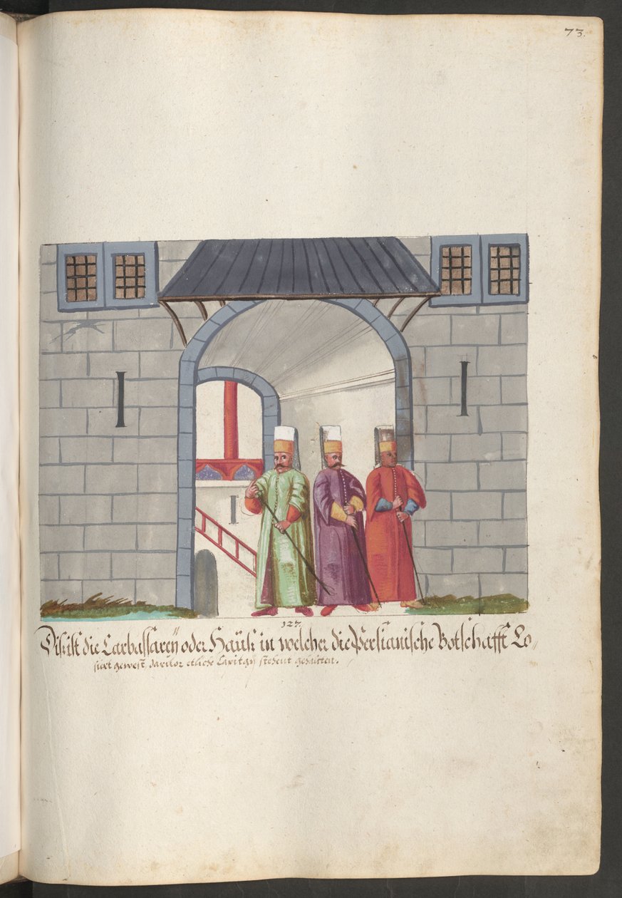 Edificio de la embajada persa, con tres porteros de Erich Lessing