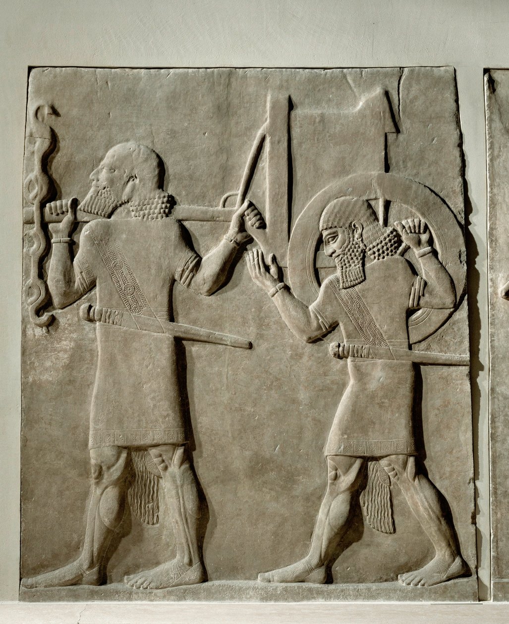 Sirvientes llevando implementos para la caza real ... de Erich Lessing