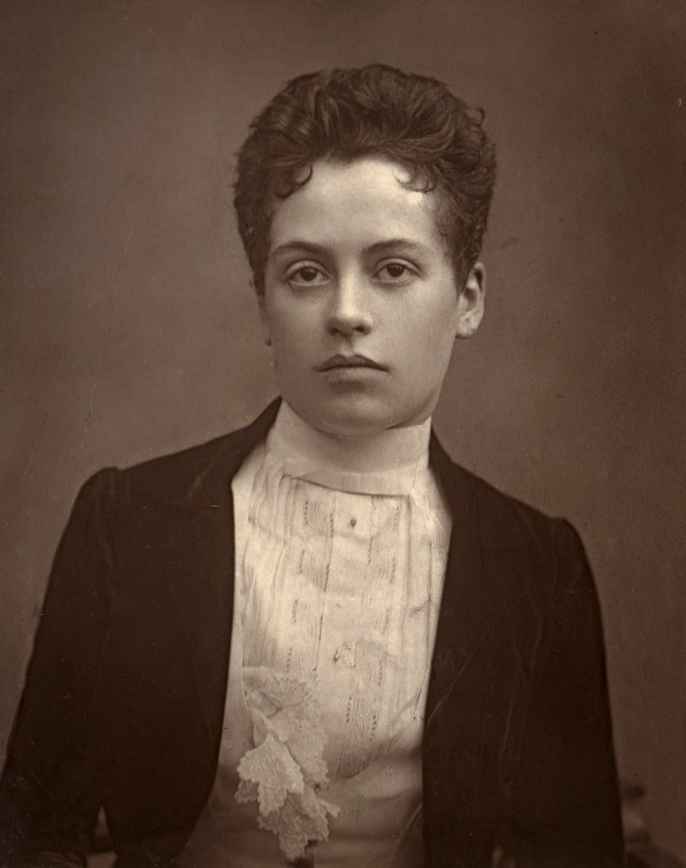 Clo Graves, autora y dramaturga irlandesa, 1888 de Ernest Barraud