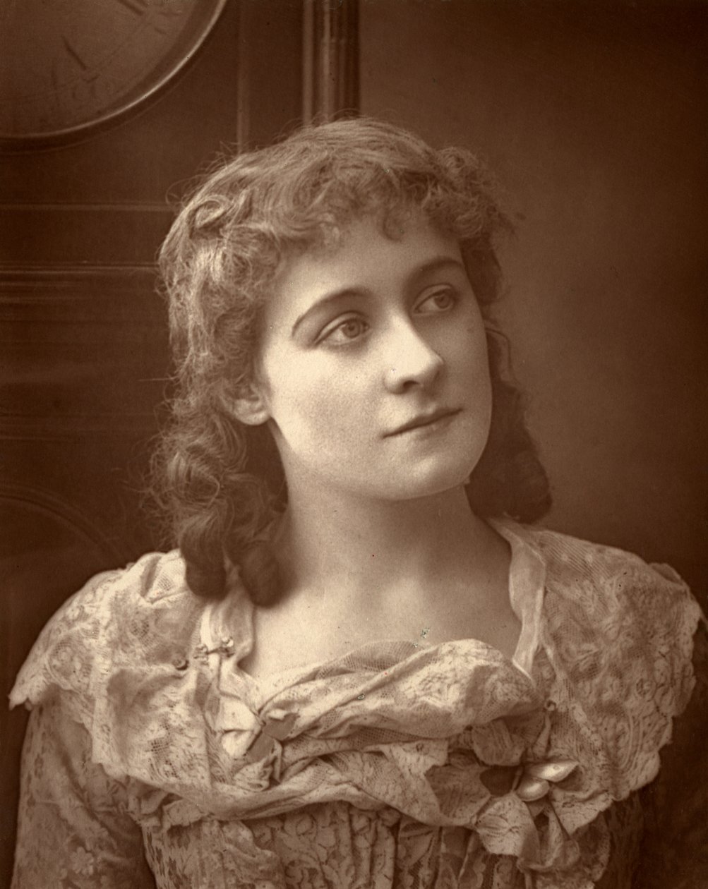 Kate Rorke, actriz británica, en Sophia de Ernest Barraud