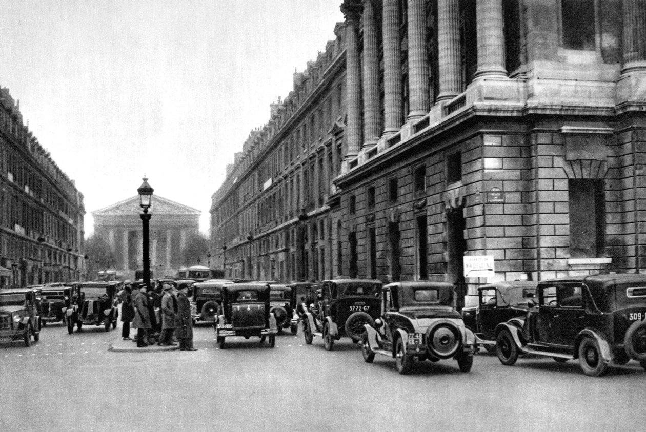 Entrada a la Rue Royale con la Madeleine a lo lejos, París, 1931 de Ernest Flammarion