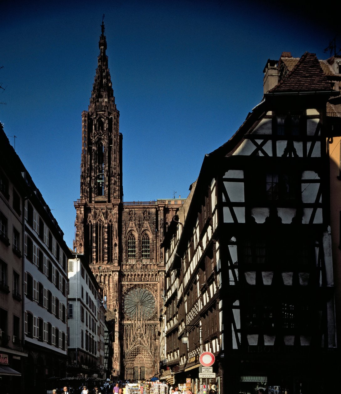 Arte gótico: vista de uno de los portales de la Catedral de Notre Dame de Estrasburgo, construida en el siglo XIII por Erwin von Steinbach. (Bajo Rin) de Erwin von Steinbach