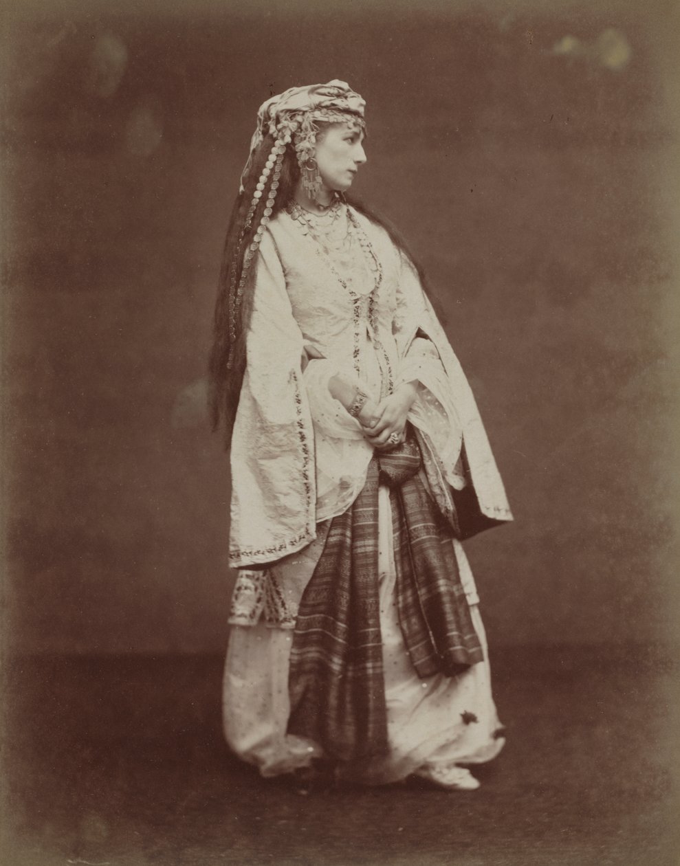 Sarah Bernhardt in "Zaire" by Voltaire de Etienne Carjat