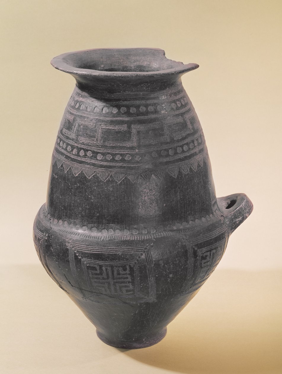 Urna cineraria etrusca con decoración geométrica, período villanoviano, siglo VIII a.C. de Etruscan