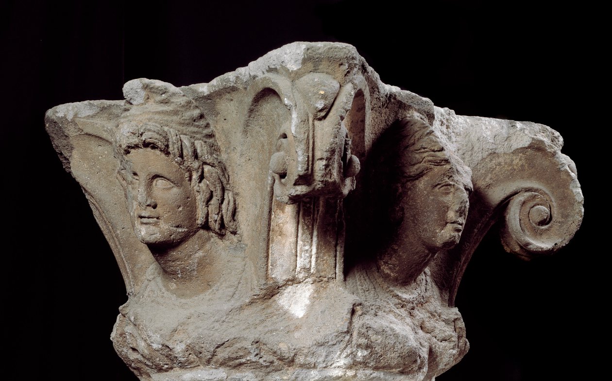 Civilización etrusca: capiteles de columnas decoradas de la tumba Campanari en Vulci, Italia. Finales del siglo IV, principios del siglo III a.C. Florencia, Museo Arqueológico de Etruscan