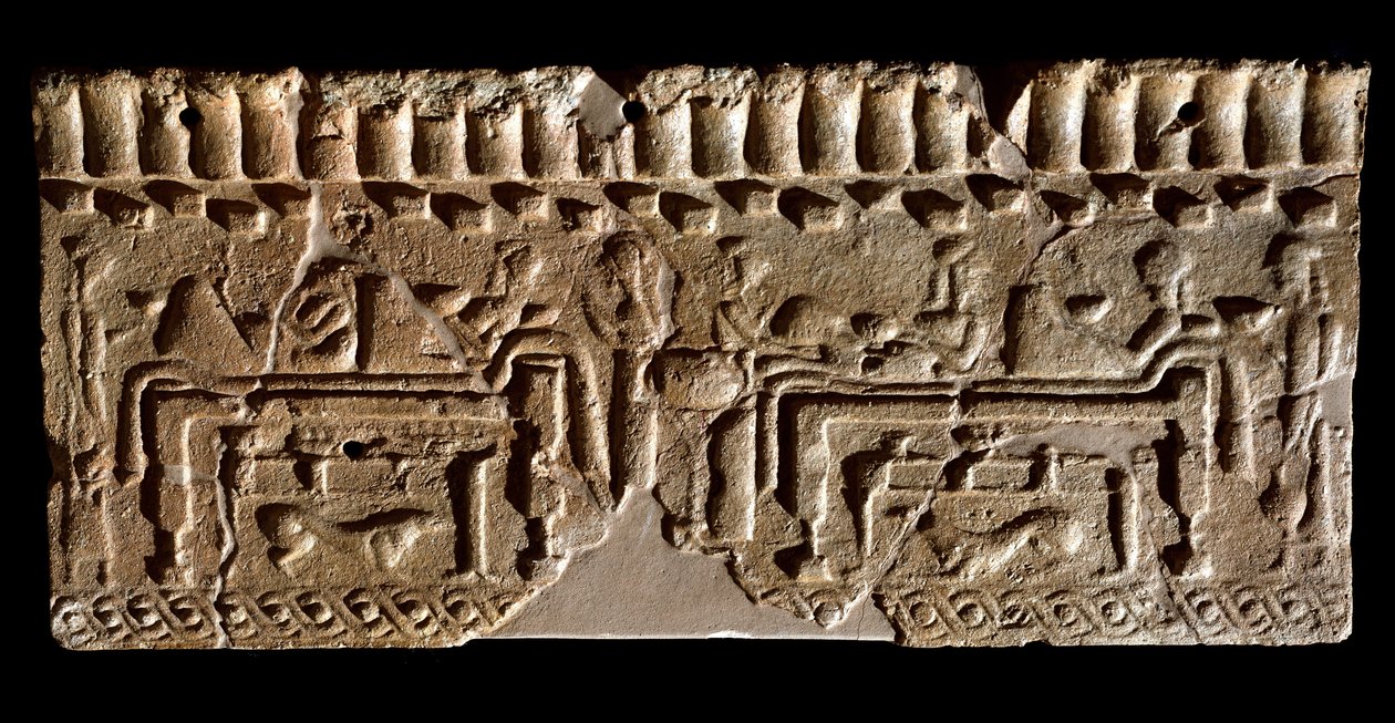 Civilización etrusca: friso de terracota adornado con una escena de banquete. 580 a.C. Dim. 24x54 cm. Del palacio de Murlo. Murlo, Antiquarium Comunale de Etruscan