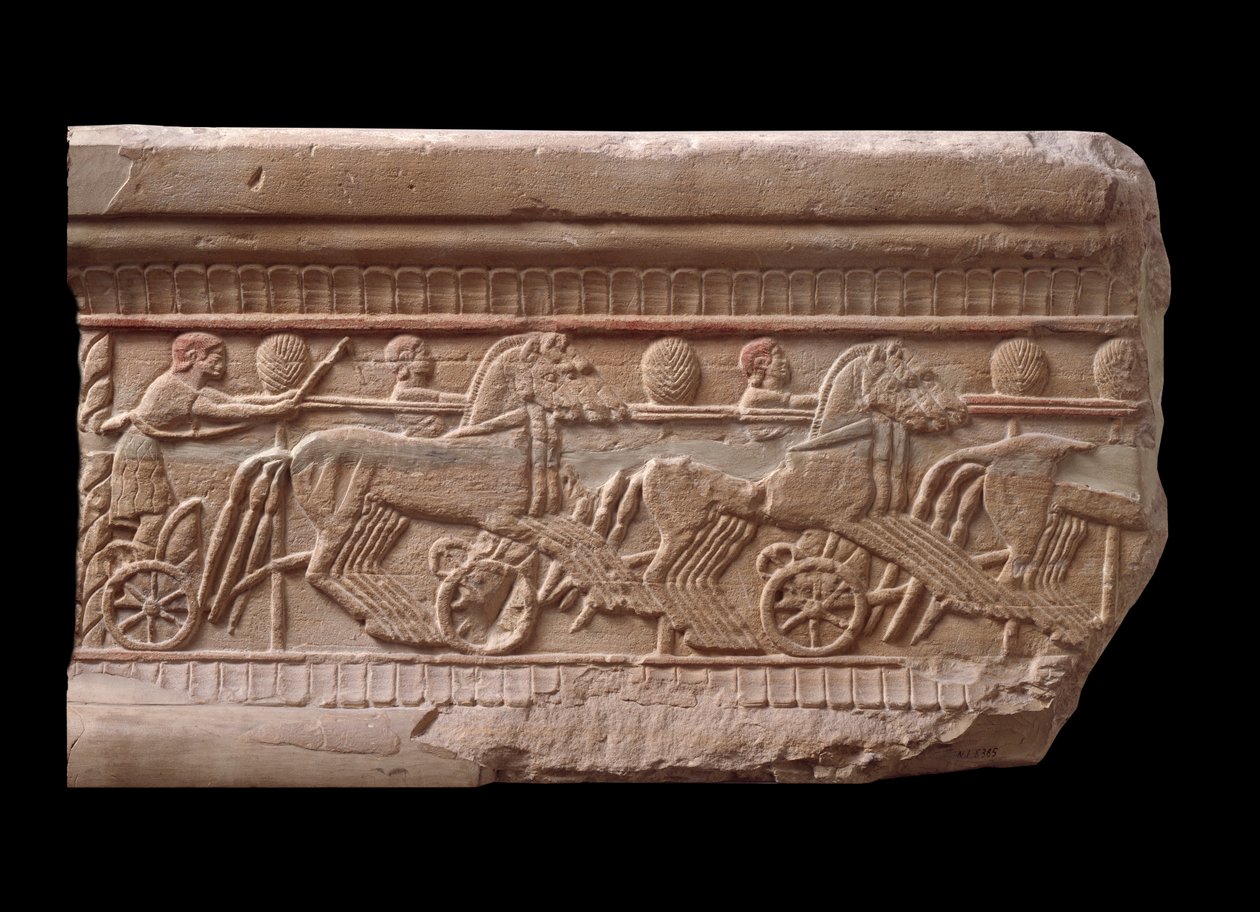 Relieve con una carrera de carros de un hito de mármol de Chiusi, Italia, siglo VI a.C. de Etruscan