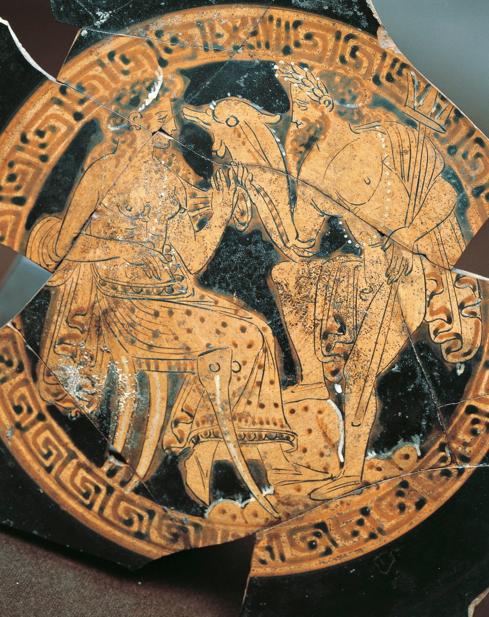 Cerámica de figuras rojas, decoración interna de una crátera que representa a Poseidón y Anfitrite, civilización etrusca de Etruscan Etruscan