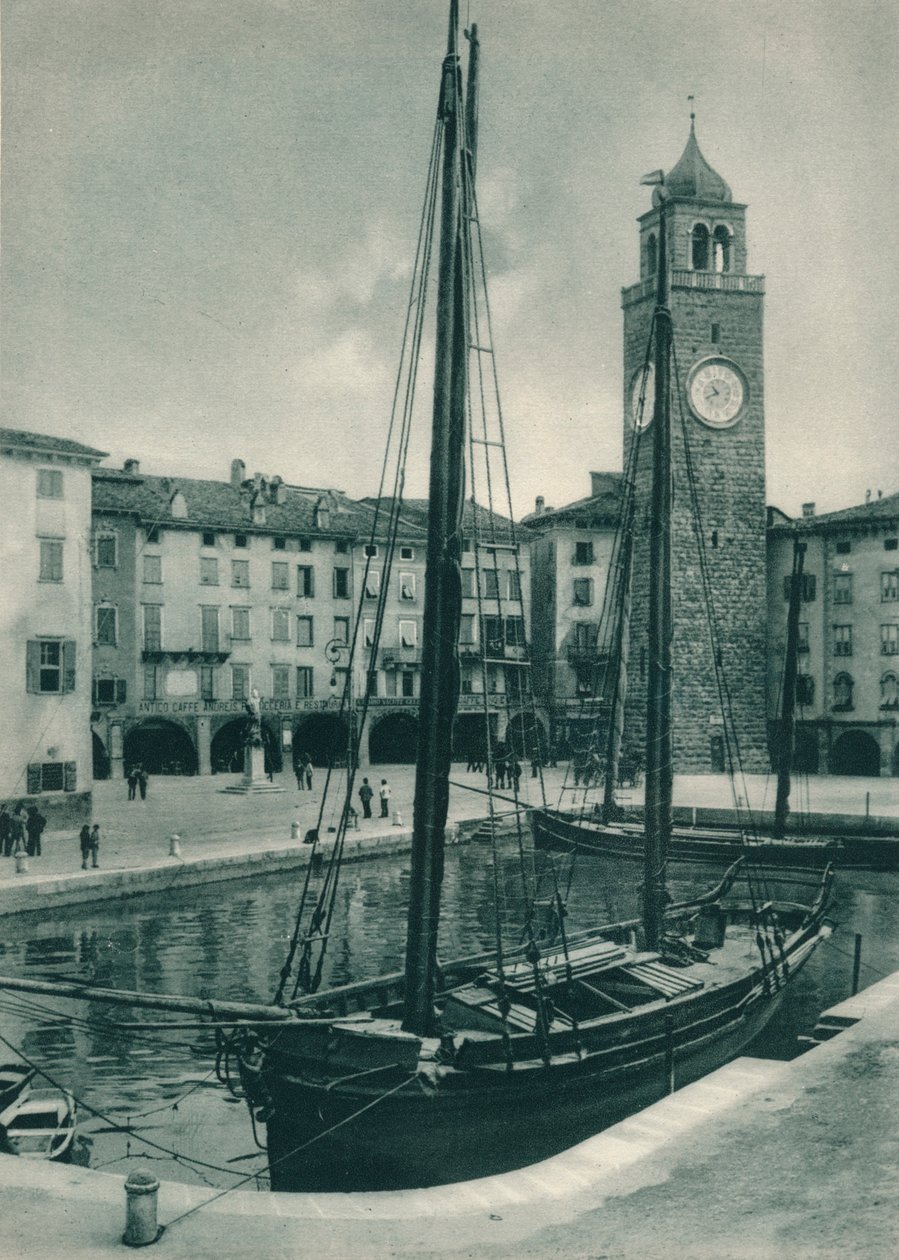 Puerto y Torre Apponale, Riva del Garda, Italia de Eugen Poppel