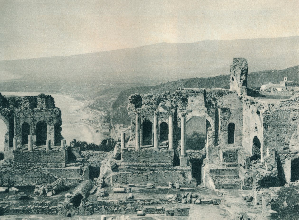 Escenario y camerino del Teatro Griego, Taormina, Sicilia, Italia, 1927 de Eugen Poppel