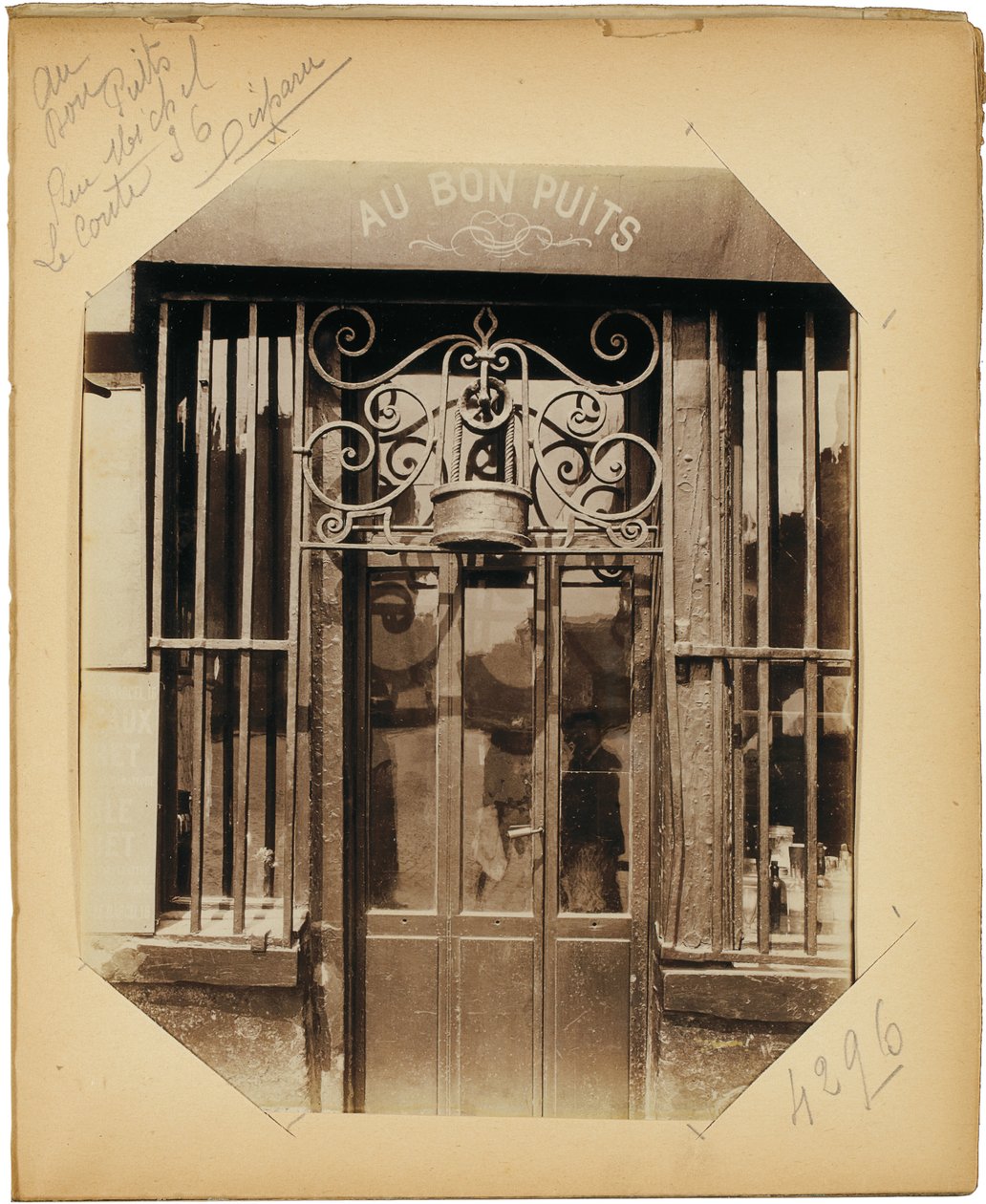 Página del álbum "Documentos para la historia del viejo París", c.1910 de Eugène Atget