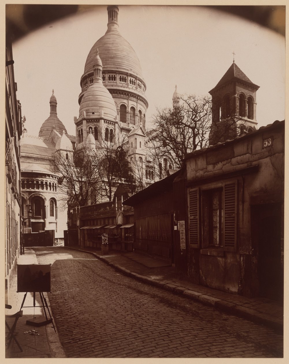 Rue du Chevalier de la Barre de Eugène Atget