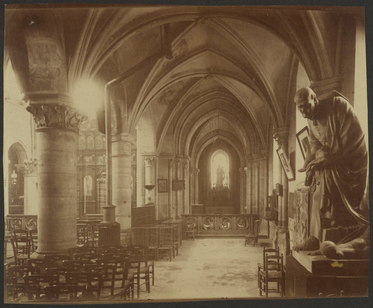Saint-Julien-le-Pauvre de Eugène Atget