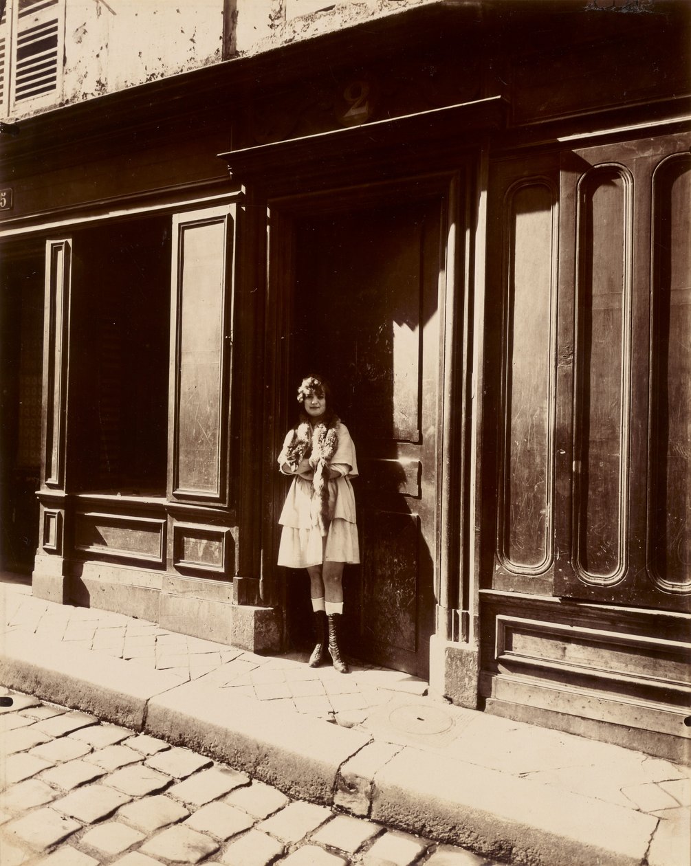 [Versalles, burdel, Petit Place, marzo de 1921 (burdel, Versalles, Petit Place, marzo de 1921)] de Eugène Atget