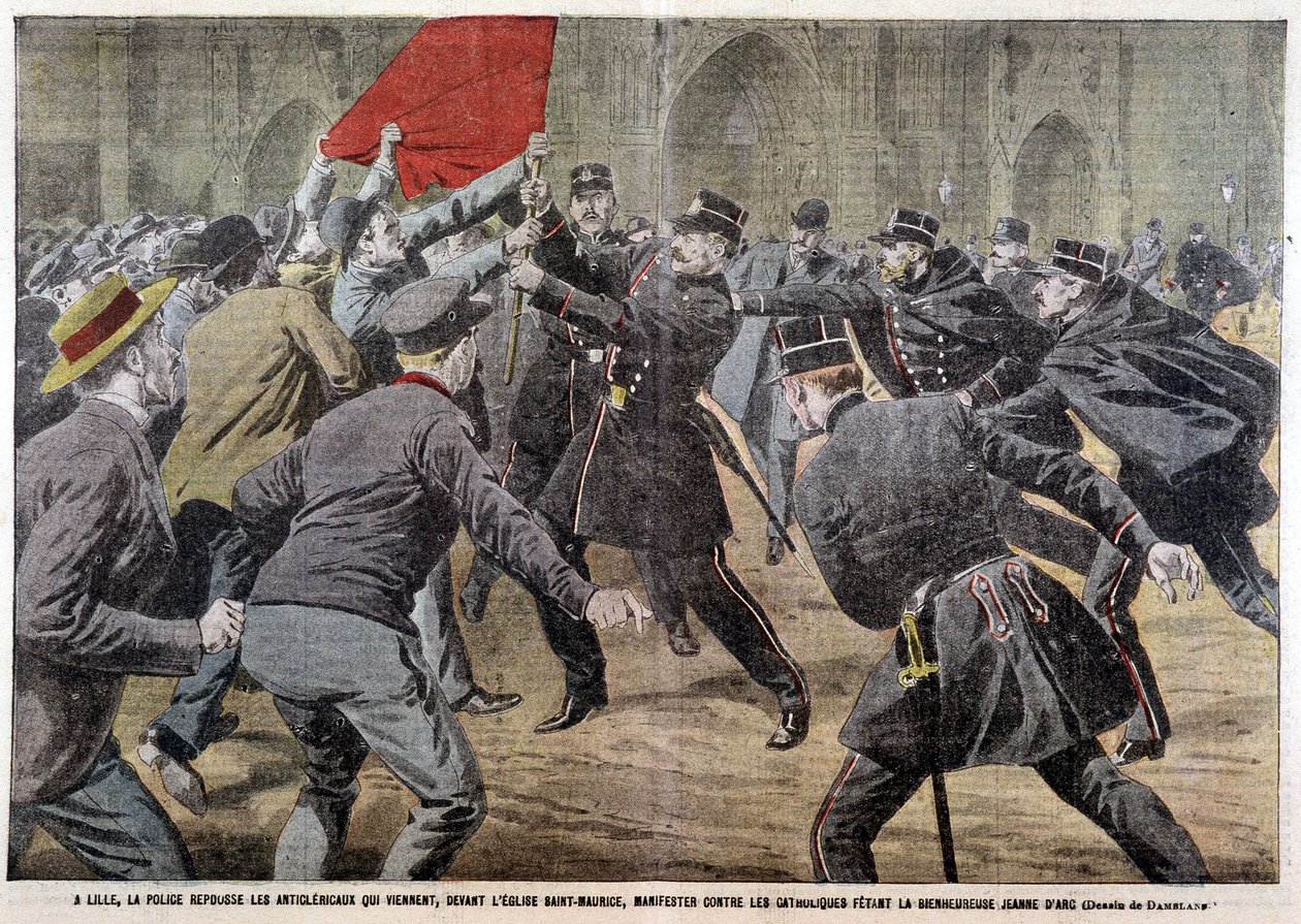 En Lille, la policía repele a los anticlericales que vienen, frente a la iglesia de San Mauricio, a protestar contra los católicos que celebran a Juana de Arco - dibujo de Damblans, en “Le Pèlerin” de Eugene Damblans
