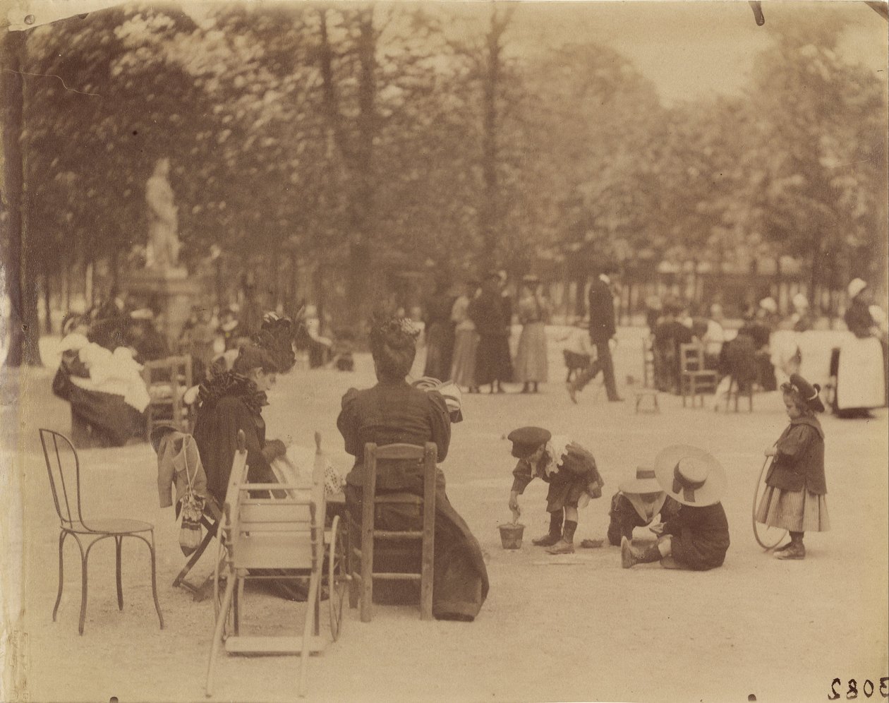(Mujeres y niños en los Jardines de Luxemburgo) de Eugène Atget
