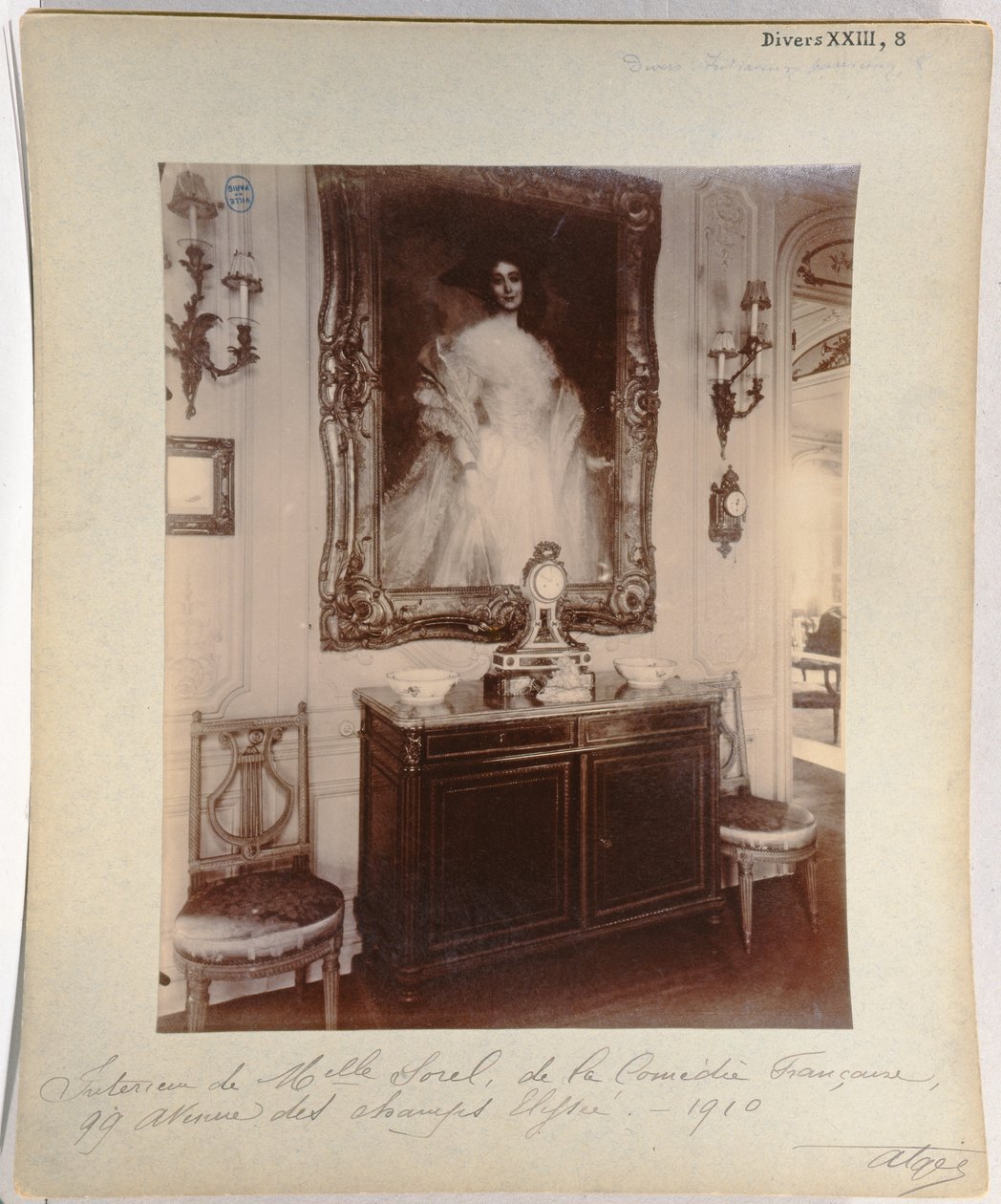 Interior de la casa de Cecile Sorel en 99 Avenue des Champs Elysees, 1910 de Eugène Atget