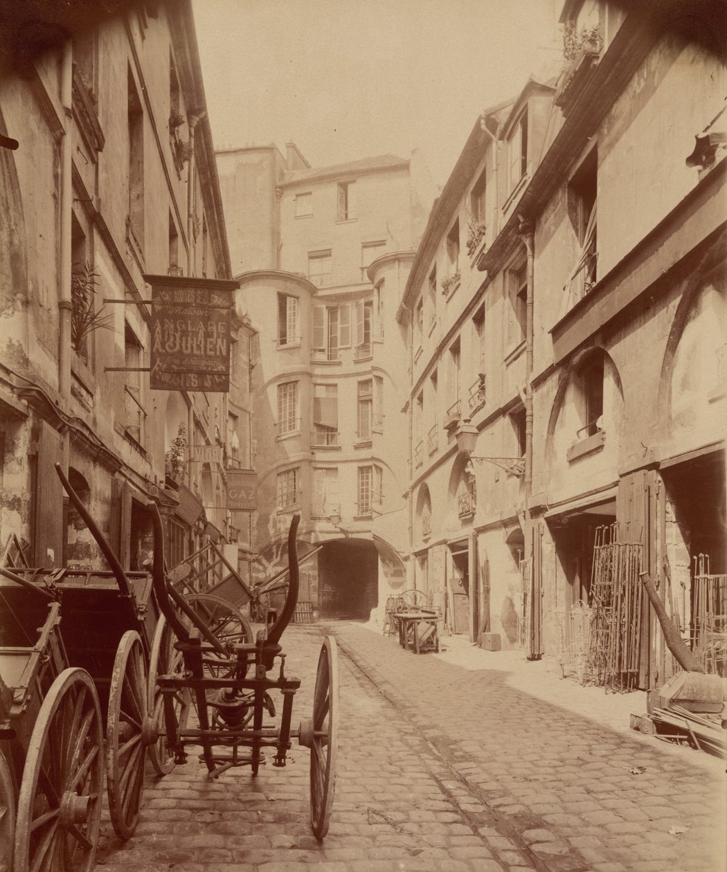 Dragon Court,1905 (foto) de Eugène Atget