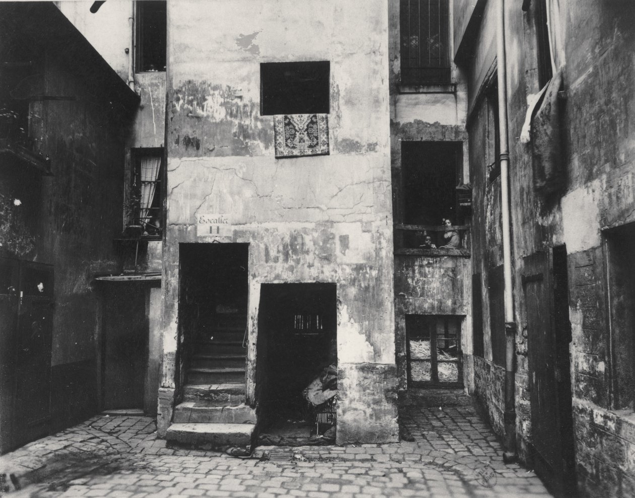 Patio, 41 rue Broca, París, 5º Arrondissement, 1912 de Eugène Atget