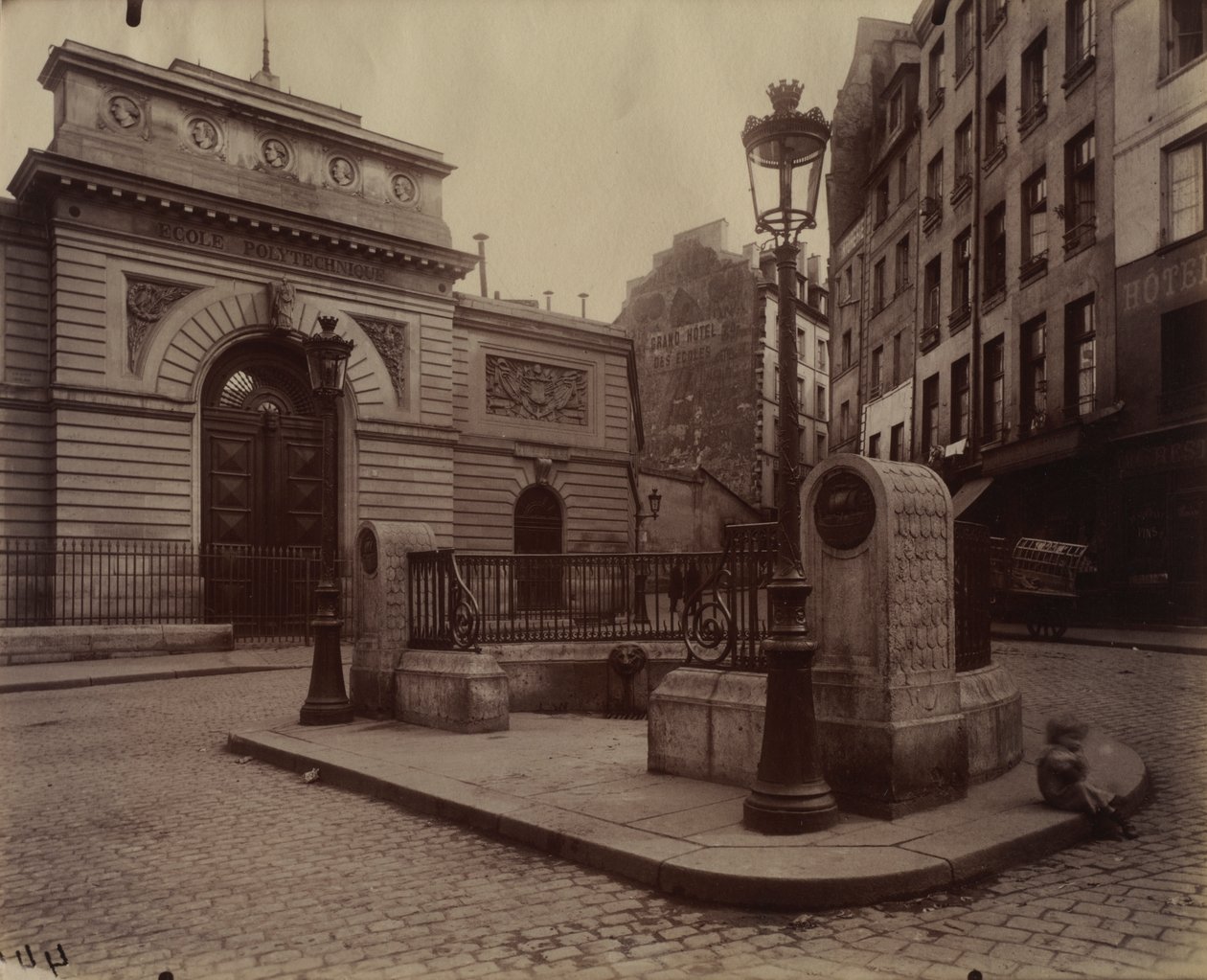 Fountain of the L
